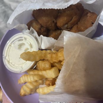  Red Onion - French fries, fried mushrooms, ranch dressing - Burgers Near Me - Fresno, California