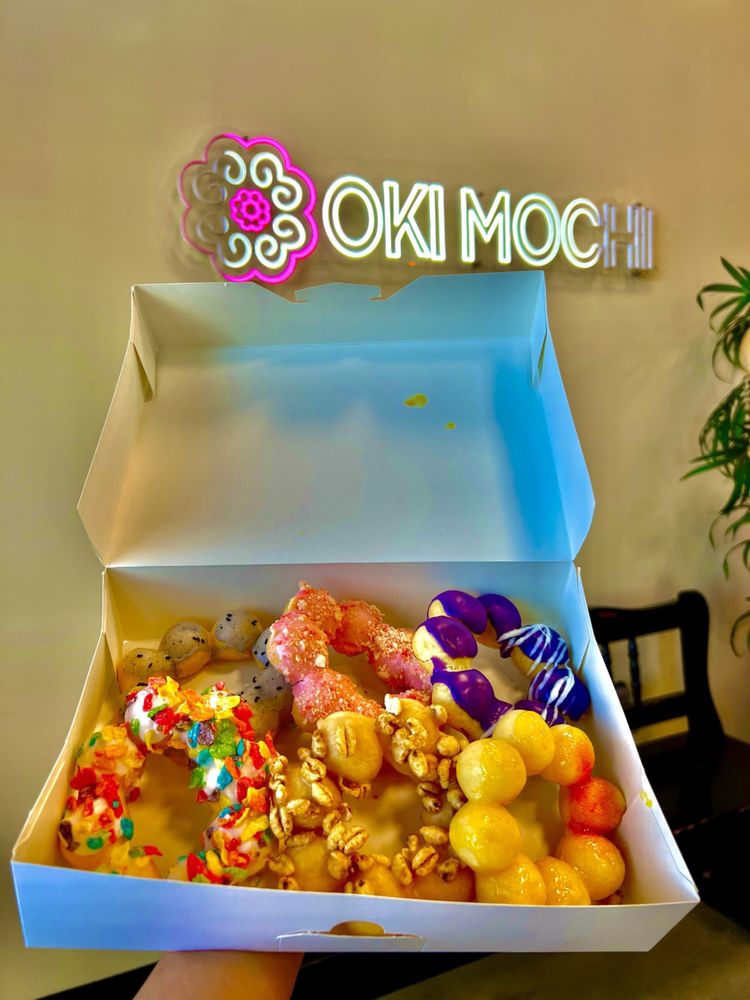 Oki Mochi  Logo