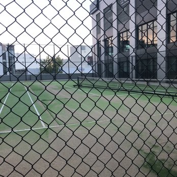 Heritage Hotel - Tired looking tennis turf - Hotels Near Me - Auckland, AUK