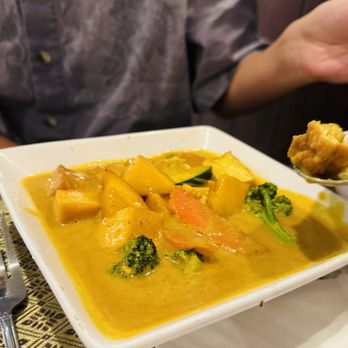 Erawan Thai Cuisine - Mango Curry with Tofu - Thai Near Me - San Jose, California Erawan Thai Cuisine - Mango Curry with Tofu - Thai Near Me - San Jose, California