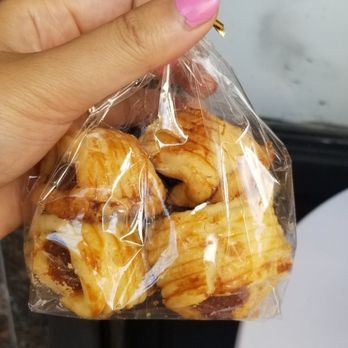 Kuih Cafe - This pineapple tart cookie is so damn good too! - Desserts Near Me - New York, New York Kuih Cafe - This pineapple tart cookie is so damn good too! - Desserts Near Me - New York, New York