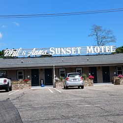 Phil & Ann's Sunset Motel