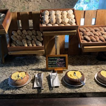 Las Cuevas - Selection of breads and butter - Steakhouses Near Me - Playa del Carmen, ROO
