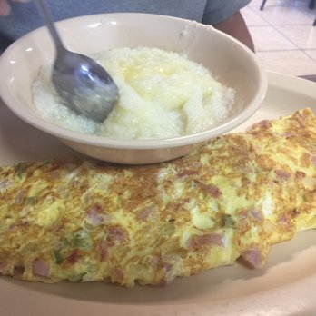 Pappa Yolk's Grill - Western omelette with grits - Breakfast & Brunch Near Me - Pasadena, Texas
