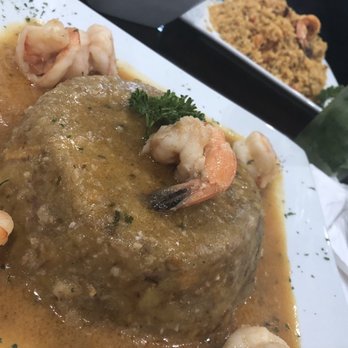 Los Chris Dominican Restaurant - Dominican Near Me - Copiague, New York