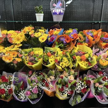 Ava's Downtown Market - Fresh flowers - Grocery Near Me - Mountain View, California Ava's Downtown Market - Fresh flowers - Grocery Near Me - Mountain View, California