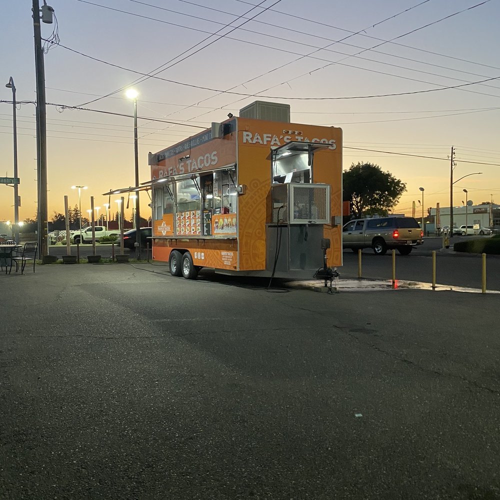Rafa's Tacos - a food truck in a parking lot - Tacos Near Me - Modesto, California Rafa's Tacos - a food truck in a parking lot - Tacos Near Me - Modesto, California