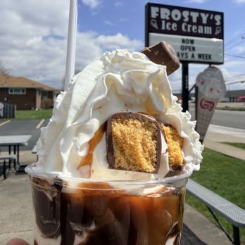 Frosty's Ice Cream - Sponge candy sundae - Ice Cream & Frozen Yogurt Near Me - Depew, New York