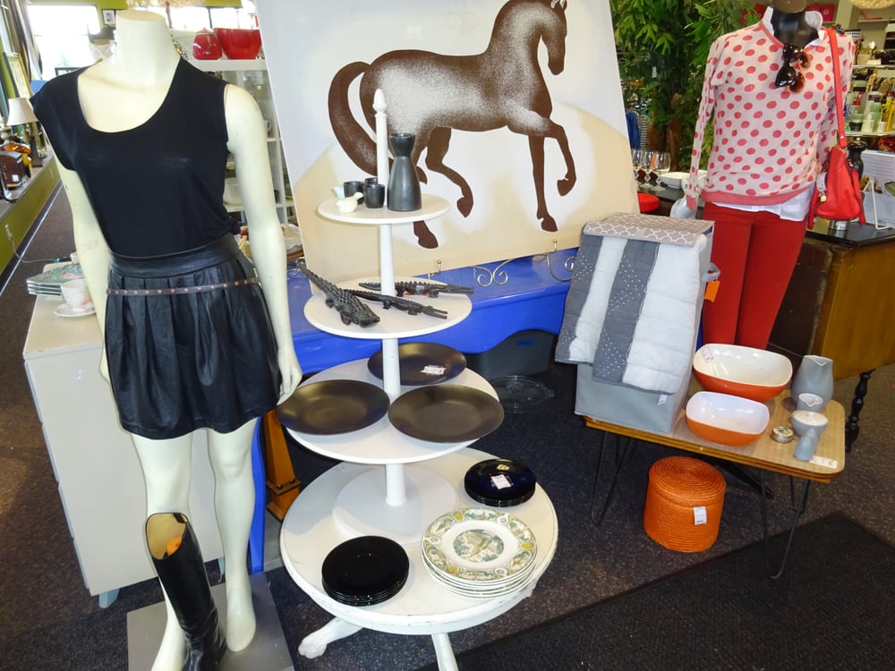 LABELS WOMEN’S CONSIGNMENT Updated September 2024 34 Photos & 47