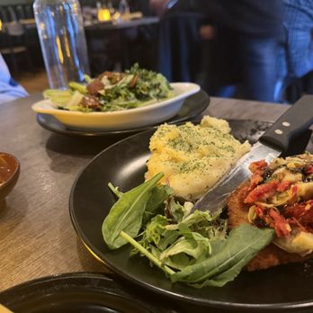 Audacity British Style Pub - Chicken with artichoke and sun dried tomatoes - Pubs Near Me - Manchester, Connecticut