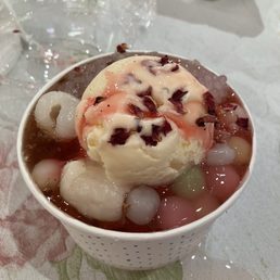 D22. Rose Lychee Tea W. Rose Lychee Jelly. Chia Seed