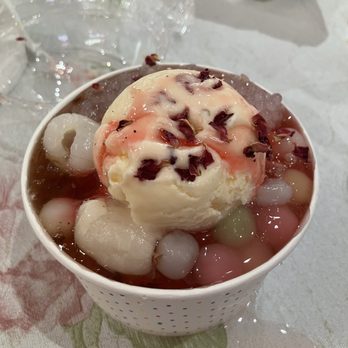 Coconut Paradise - D22. Rose Lychee Tea W. Rose Lychee Jelly. Chia Seed - Desserts Near Me - Carrollton, Texas