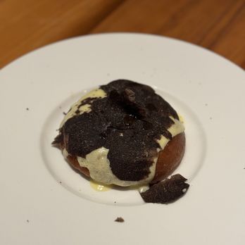 Máximo Bistrot - Plantain and macadamia nut bread with black truffle - Mexican Near Me - México, D.F., DIF Máximo Bistrot - Plantain and macadamia nut bread with black truffle - Mexican Near Me - México, D.F., DIF