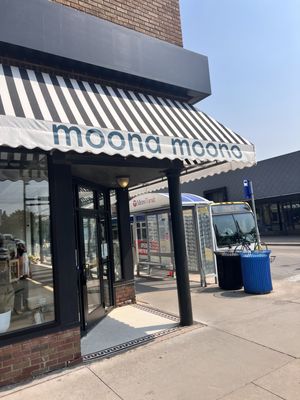 Moona Moono by null