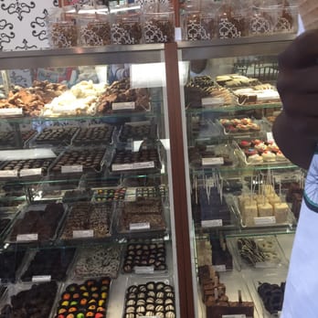 Kilwins Hyde Park - Lots of gourmet chocolates - Chocolatiers & Shops Near Me - Chicago, Illinois Kilwins Hyde Park - Lots of gourmet chocolates - Chocolatiers & Shops Near Me - Chicago, Illinois