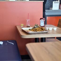 Table left unbussed Table left unbussed