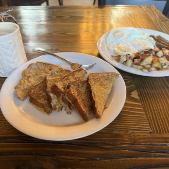 Big Tony's Supper House - Breakfast Plate - Eggs, Sausage, Country Fried Potatoes, French Toast - Buffets Near Me - Beatty, Nevada Big Tony's Supper House - Breakfast Plate - Eggs, Sausage, Country Fried Potatoes, French Toast - Buffets Near Me - Beatty, Nevada