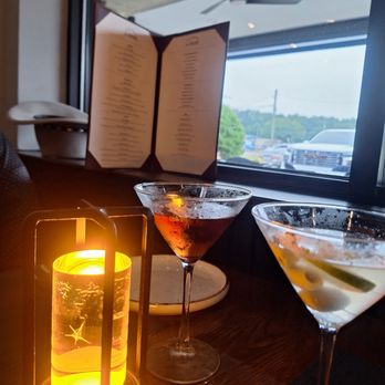 16 Prime Steak & Seafood - Champagne, Manhattan, Vodka Gimlet - Steakhouses Near Me - Denver, North Carolina