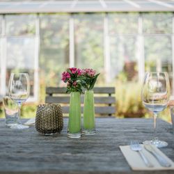 Schlossparkcafé - Terrasse mit Tisch