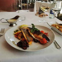 Restaurante Ola - Dorade und Wolfsbarsch mit med. Gemüse und Kartoffeln, sehr sehr lecker. Top chef Koch eben