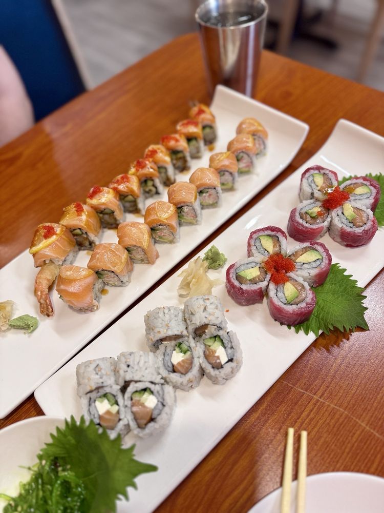 Maru Sushi & Donburi Logo