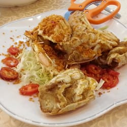 新德記漁村海鮮酒家 - Giant live pissing shrimp (mantis shrimp) fried in cheese batter.