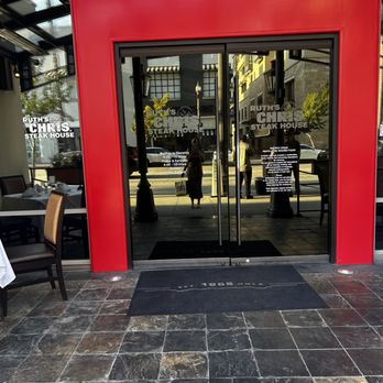 Ruth's Chris Steak House - Entrance - Steakhouses Near Me - Pasadena, California Ruth's Chris Steak House - Entrance - Steakhouses Near Me - Pasadena, California