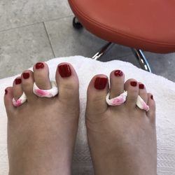 Elaine's Nail Spa - Ling always does great job with my pedicures :)