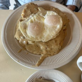Deja Vu Breakfast Company - Home made Biscuits and gravy. Veggie Omlet. Delicious!!! - Breakfast & Brunch Near Me - Chico, California