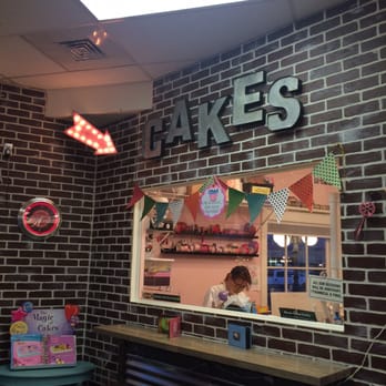 Sugarlips Cakery - Inside window where they are prepping. Super cute!! - Bakeries Near Me - Mesa, Arizona Sugarlips Cakery - Inside window where they are prepping. Super cute!! - Bakeries Near Me - Mesa, Arizona