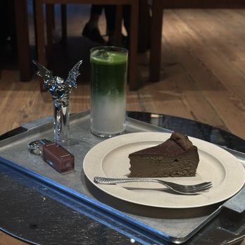 12 Matcha - iced matcha and hojicha cheesecake - Cafes Near Me - New York, New York