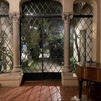 Julia's Restaurant - The courtyard awaits - French Near Me - Berkeley, California Julia's Restaurant - The courtyard awaits - French Near Me - Berkeley, California