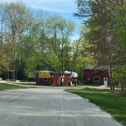 Val-Du Lakes Campground - This is the drive up to the registration office.