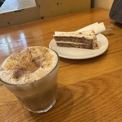 cafe c'est la vie - Vienna coffee & carrot cake (GF)