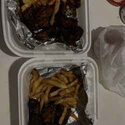 Lost In Da Souse Kitchen - This is supposed to be bbq wings and plain wings since lemon pepper dry wasn't an option