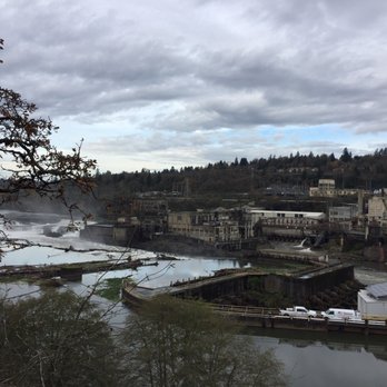 McLoughlin Promenade - the Willamette River Viewpoint (November 2016) - Parks Near Me - Oregon City, Oregon McLoughlin Promenade - the Willamette River Viewpoint (November 2016) - Parks Near Me - Oregon City, Oregon