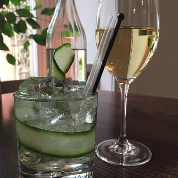 Verdi - Lake Garda Cocktail (gin, elderflower, lemon and tonic) and Ancora Bianco wine - Italian Near Me - London, XGL