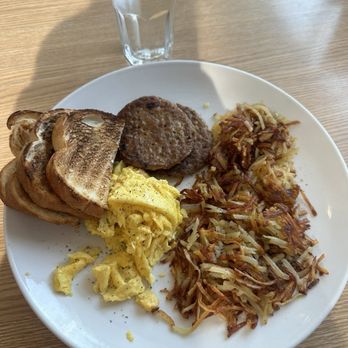 Broken Yolk Cafe - American Breakfast - Breakfast & Brunch Near Me - Meridian, Idaho