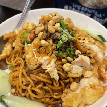Sohao Street Fare Cafe - Dry Noodles with chicken - this dish was creative, filling and incredibly flavorful. The peanuts popped a little crunch into the dish - Chinese Near Me - Gainesville, Florida