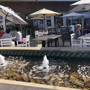 Broken Yolk Cafe - Outside sitting - Breakfast & Brunch Near Me - Del Mar, California