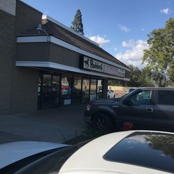 Paddock Liquor - Front entrance.