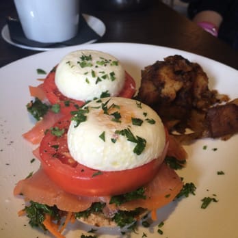 Farmer's Table - Eggs Benedict with smoked salmon kale sautéed potatoes - Desserts Near Me - Boca Raton, Florida Farmer's Table - Eggs Benedict with smoked salmon kale sautéed potatoes - Desserts Near Me - Boca Raton, Florida
