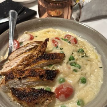 Landry's Seafood House - Linguini in Alfredo sauce with Chicken - Seafood Near Me - Kemah, Texas Landry's Seafood House - Linguini in Alfredo sauce with Chicken - Seafood Near Me - Kemah, Texas