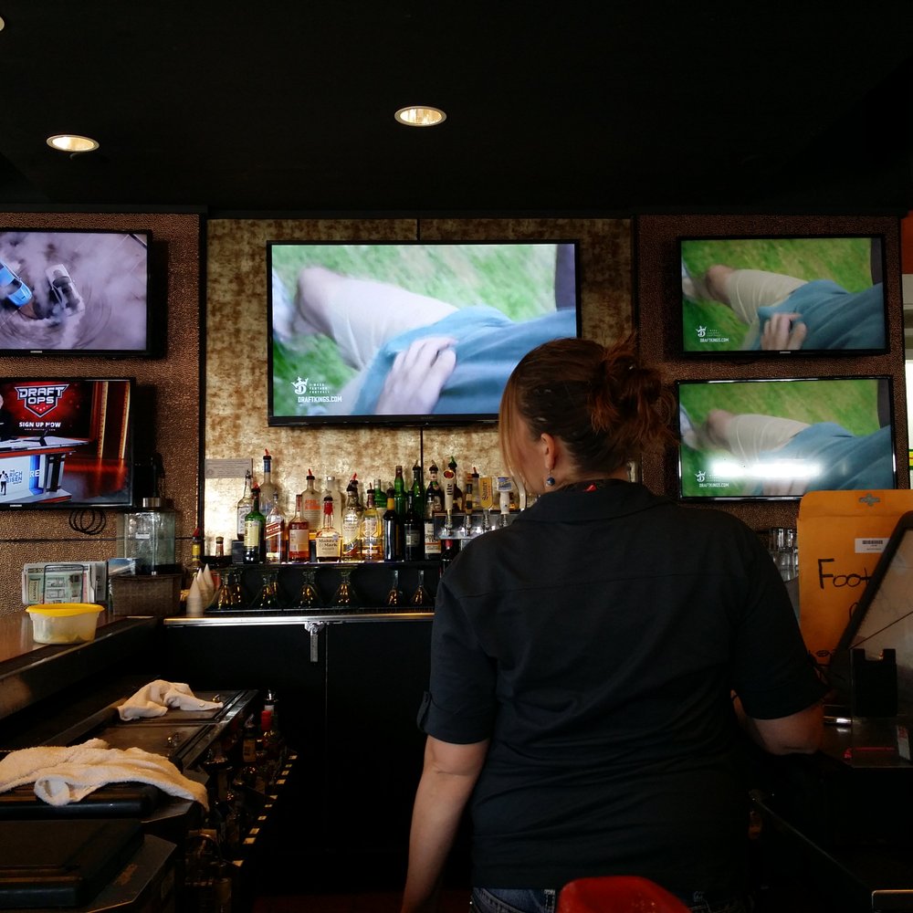 Chili's - 5 screens here and 3 behind me. - Bars Near Me - Bay City, Texas Chili's - 5 screens here and 3 behind me. - Bars Near Me - Bay City, Texas