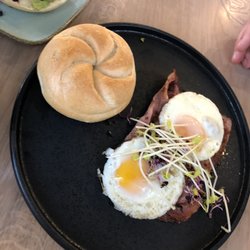 Pur:isst - Ham and eggs. Sub roll out for landbrot
