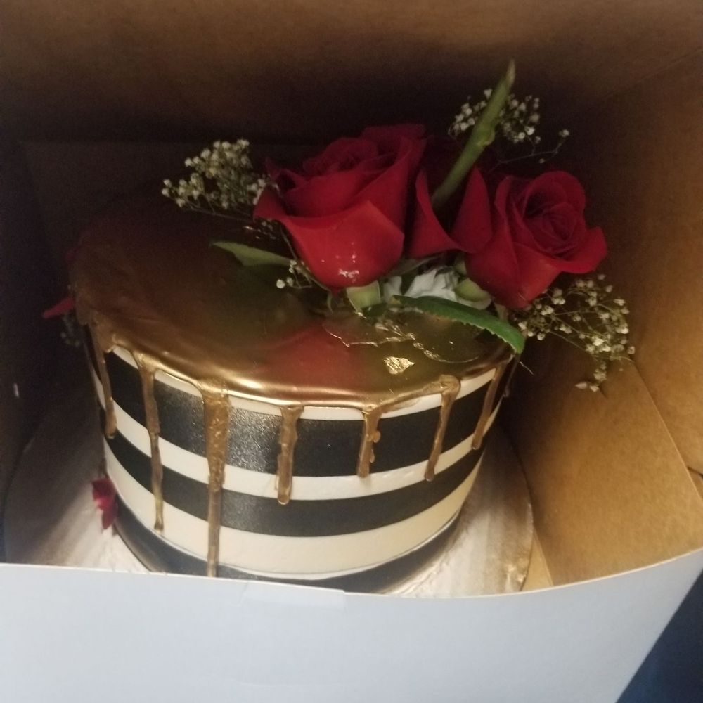 Mr. Cake - Vanilla moist cake with strawberries layer - Bakeries Near Me - Chicago, Illinois Mr. Cake - Vanilla moist cake with strawberries layer - Bakeries Near Me - Chicago, Illinois