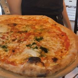 Restro - 46 centymerowa pizza