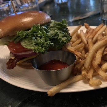 Earls Kitchen + Bar - Cheeseburger for the kiddo was pretty good! - New American Near Me - Boston, Massachusetts Earls Kitchen + Bar - Cheeseburger for the kiddo was pretty good! - New American Near Me - Boston, Massachusetts