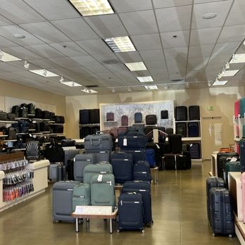 Samsonite Outlet - Great selection of variety of different sizes of Samsonite luggage - Accessories Near Me - Commerce, California
