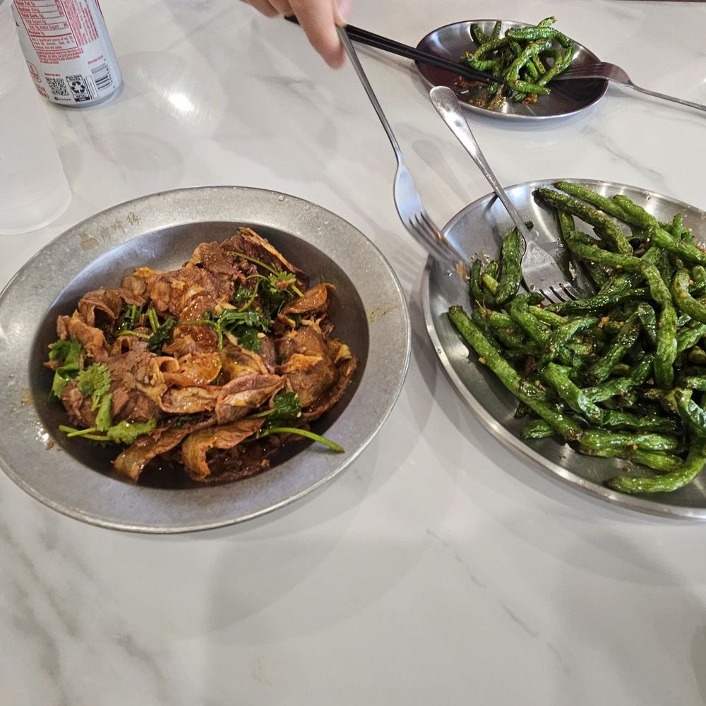 Cold spicy beef and garlic fried green beans